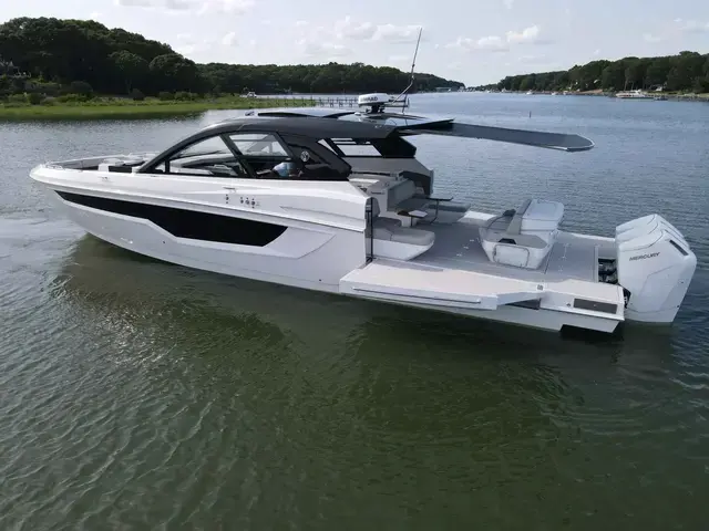 Cruisers Yachts 50 Gls Ob