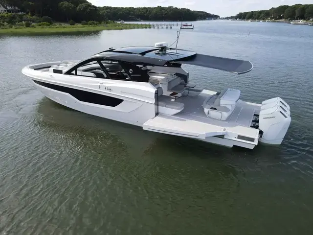 Cruisers Yachts 50 Gls Ob