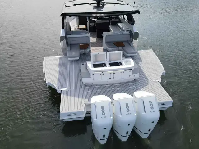 Cruisers Yachts 50 Gls Ob