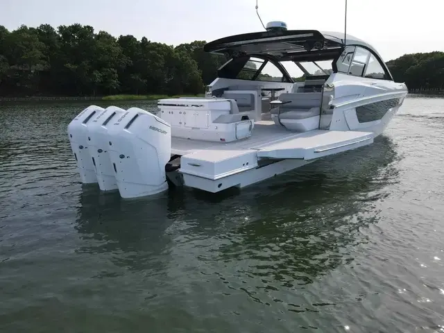 Cruisers Yachts 50 Gls Ob