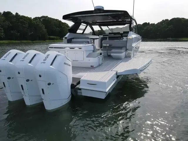 Cruisers Yachts 50 Gls Ob