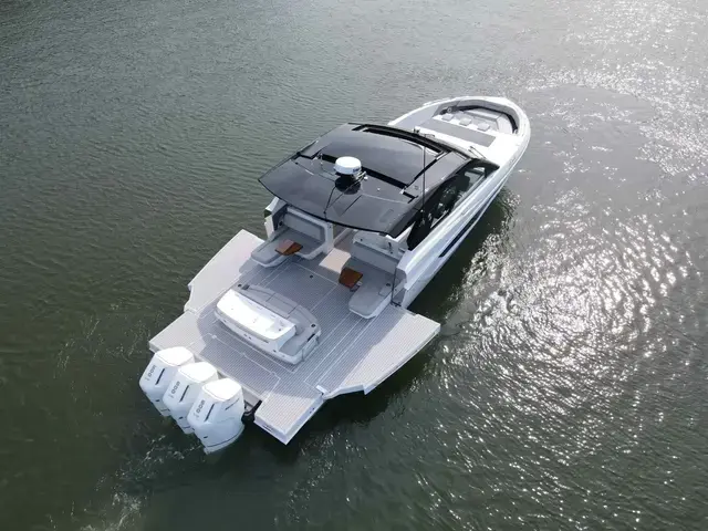 Cruisers Yachts 50 Gls Ob