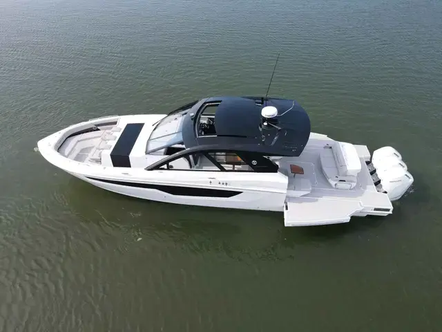 Cruisers Yachts 50 Gls Ob