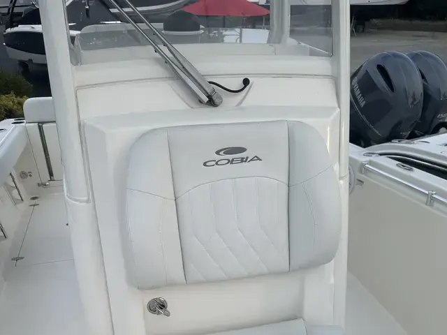 Cobia Boats 240 CC