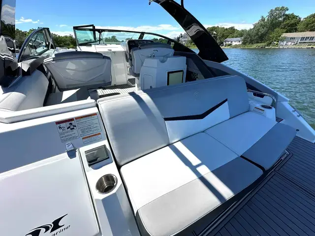 Cruisers Yachts 338