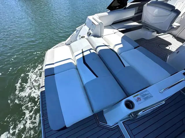 Cruisers Yachts 338