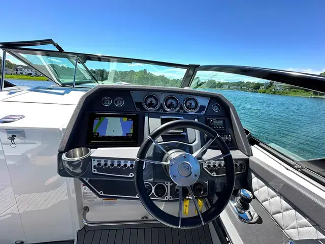 Cruisers Yachts 338