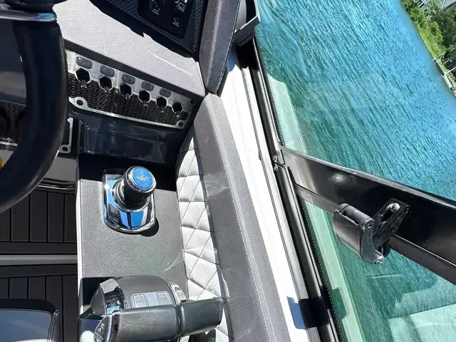 Cruisers Yachts 338