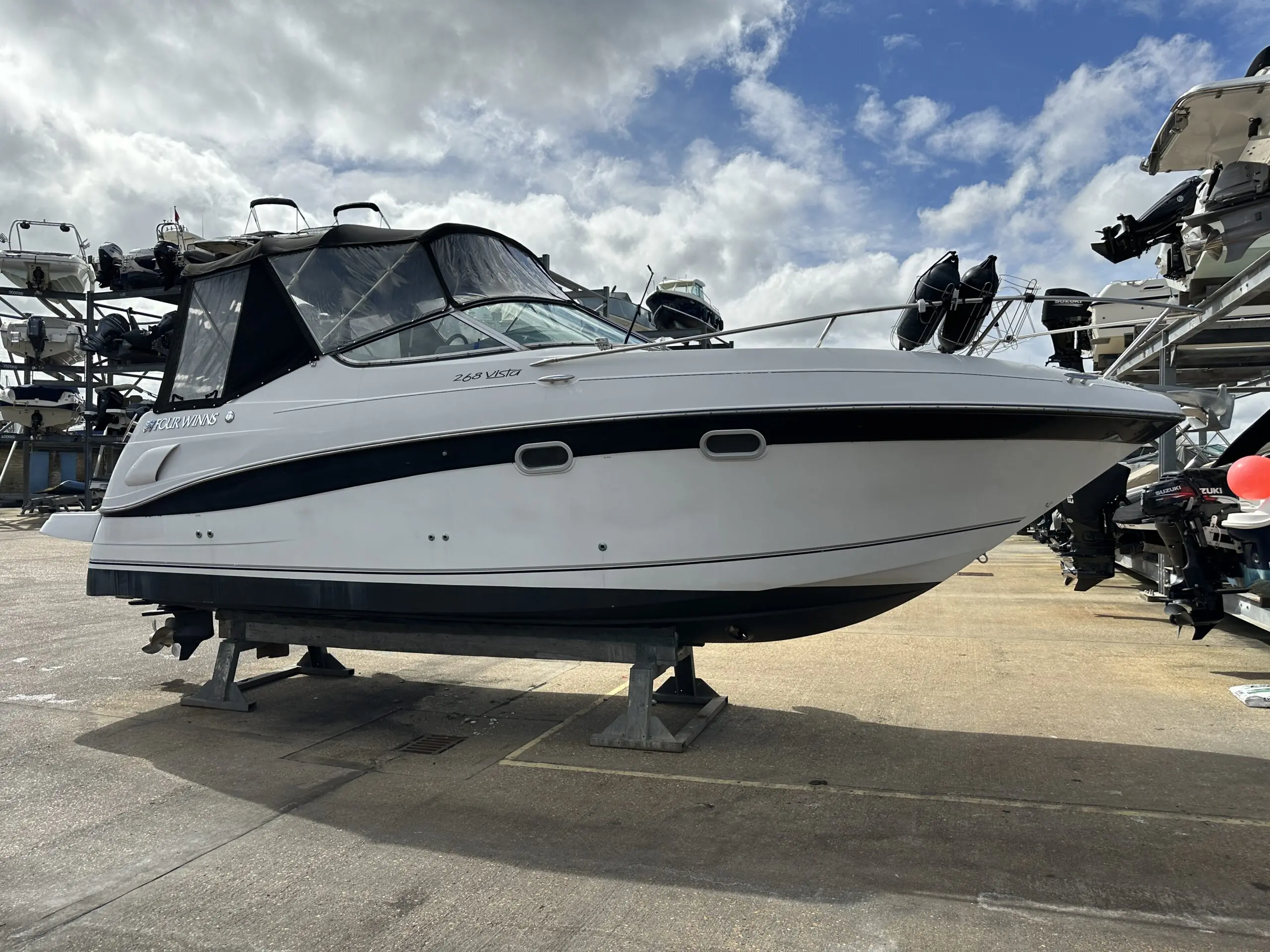 2001 Four Winns 268 vista