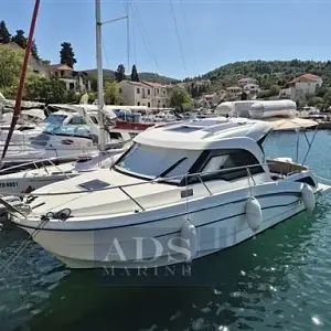 2019 Beneteau Antares 8