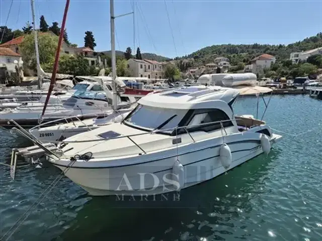 Beneteau Antares 8