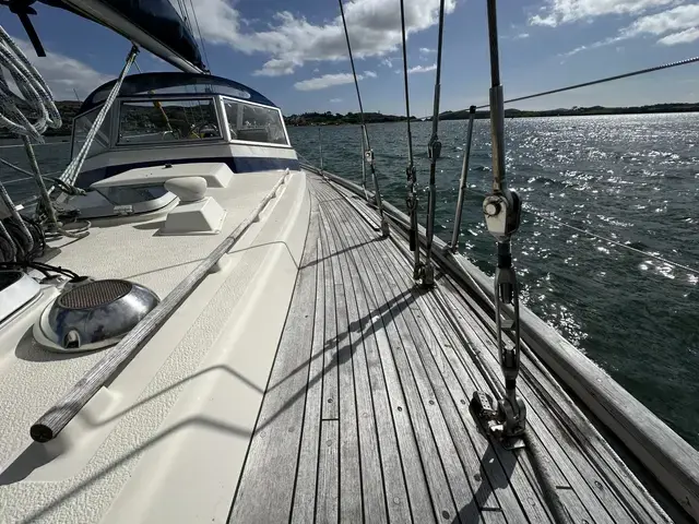 Hallberg-Rassy 352