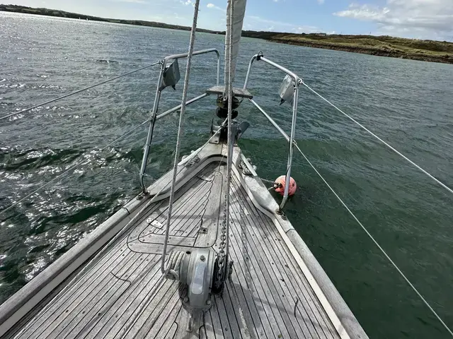 Hallberg-Rassy 352