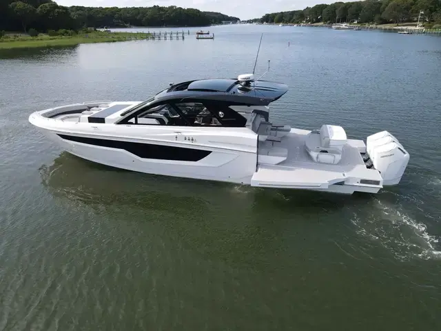 Cruisers Yachts 50 Gls Ob