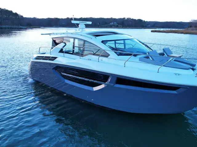 Cruisers Yachts 42 Cantius