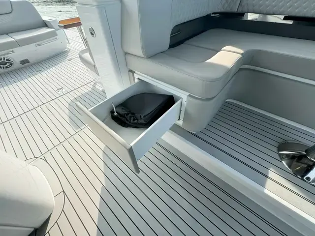 Cruisers Yachts 50 Gls Ob