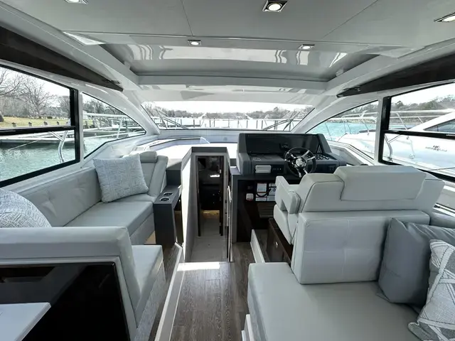 Cruisers Yachts 42 Cantius