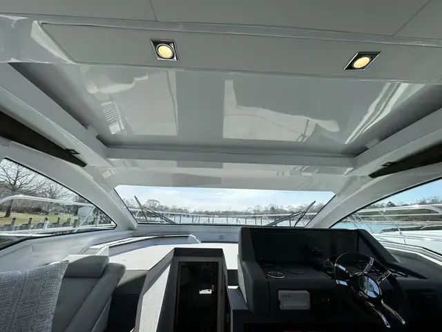 Cruisers Yachts 42 Cantius