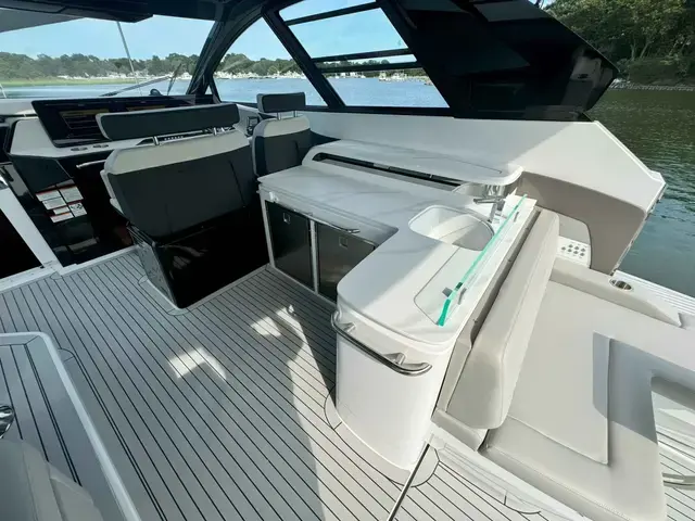 Cruisers Yachts 50 Gls Ob