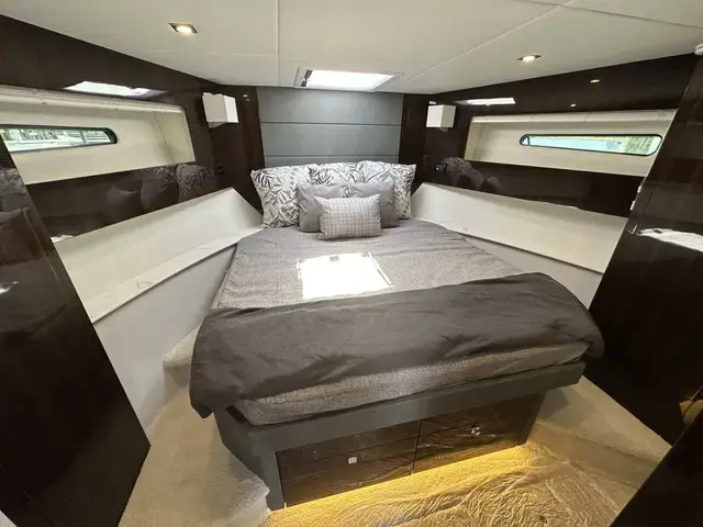 Cruisers Yachts 42 Cantius