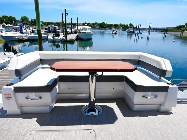 Cruisers Yachts 50 Cantius