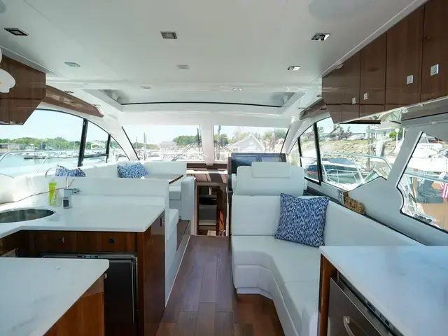 Cruisers Yachts 50 Cantius