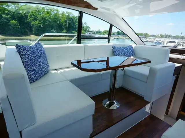 Cruisers Yachts 50 Cantius