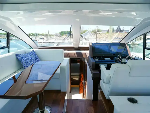 Cruisers Yachts 50 Cantius