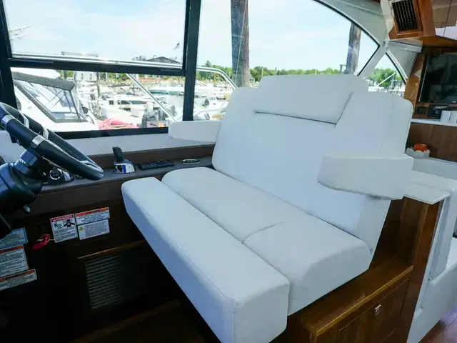 Cruisers Yachts 50 Cantius