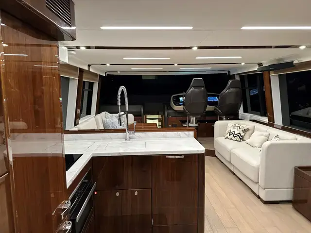 Fairline Squadron 68