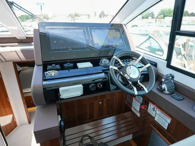 Cruisers Yachts 50 Cantius