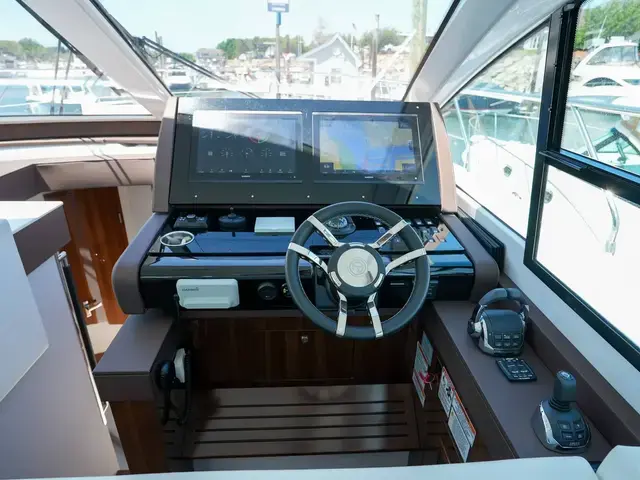 Cruisers Yachts 50 Cantius