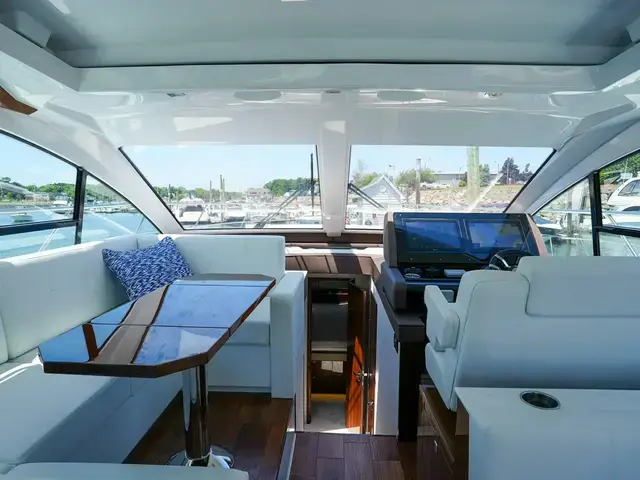 Cruisers Yachts 50 Cantius