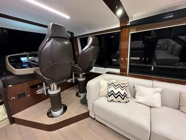 Fairline Squadron 68