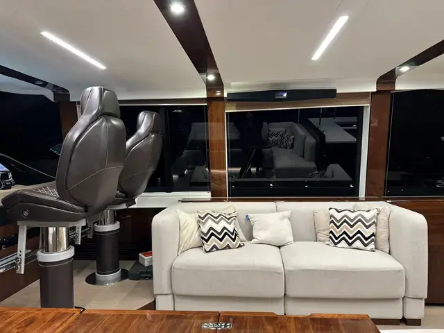 Fairline Squadron 68