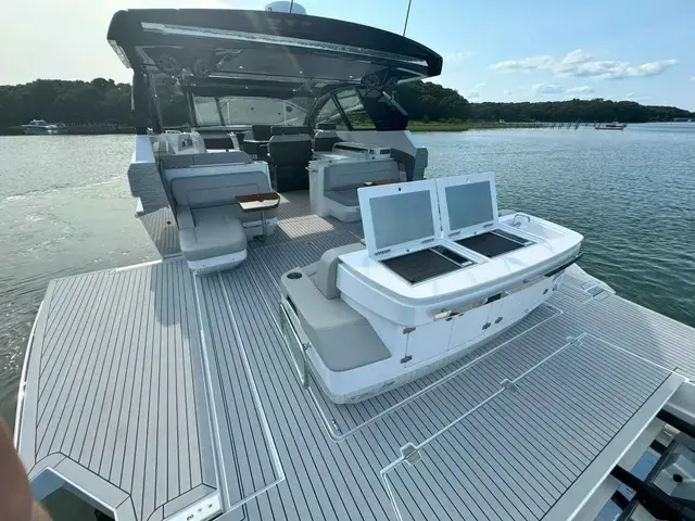 Cruisers Yachts 50 Gls Ob