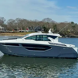 2019 Cruisers Yachts 42 Cantius