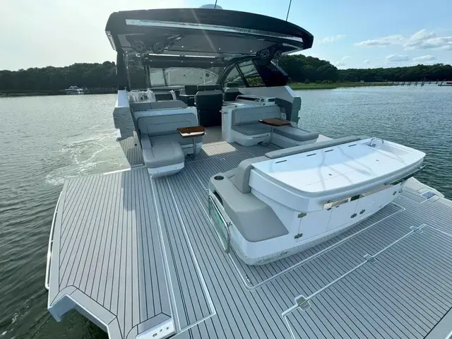 Cruisers Yachts 50 Gls Ob