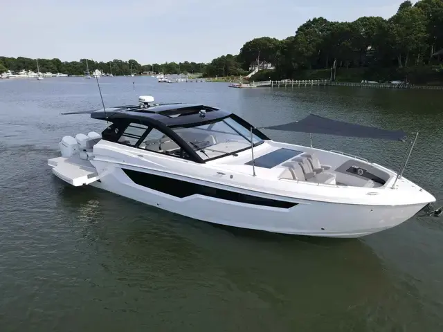 Cruisers Yachts 50 Gls Ob