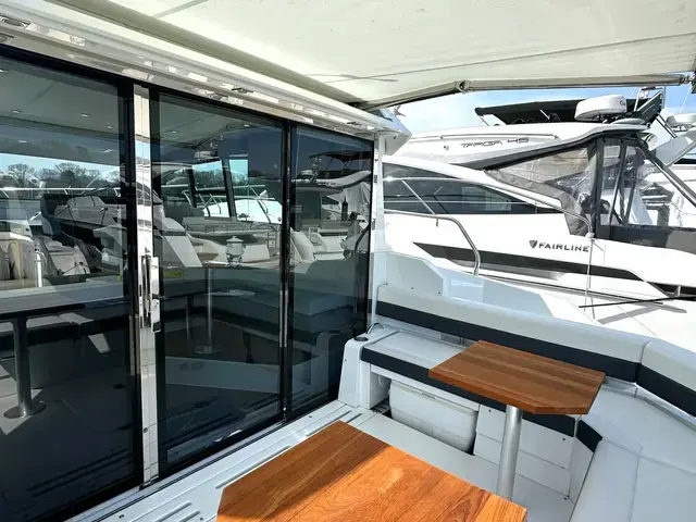 Cruisers Yachts 42 Cantius