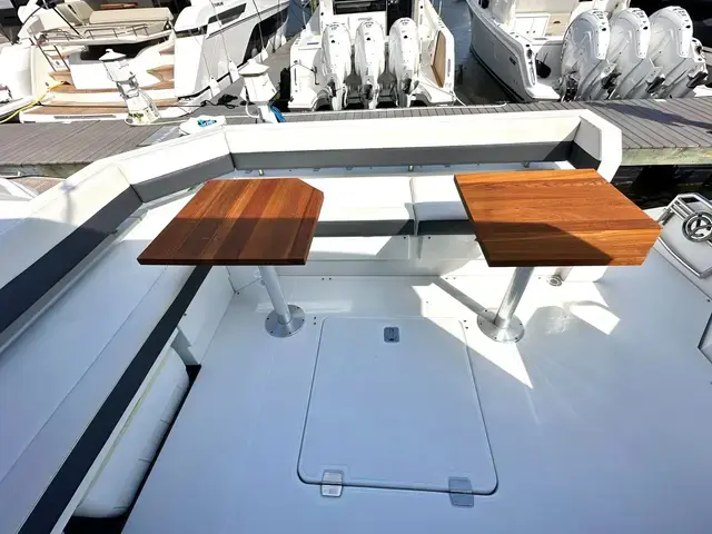 Cruisers Yachts 42 Cantius