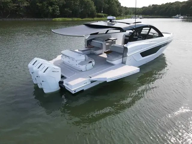 Cruisers Yachts 50 Gls Ob