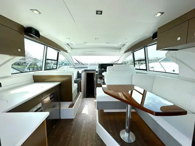 Cruisers Yachts 42 Cantius