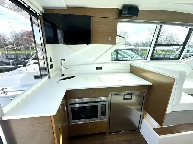 Cruisers Yachts 42 Cantius