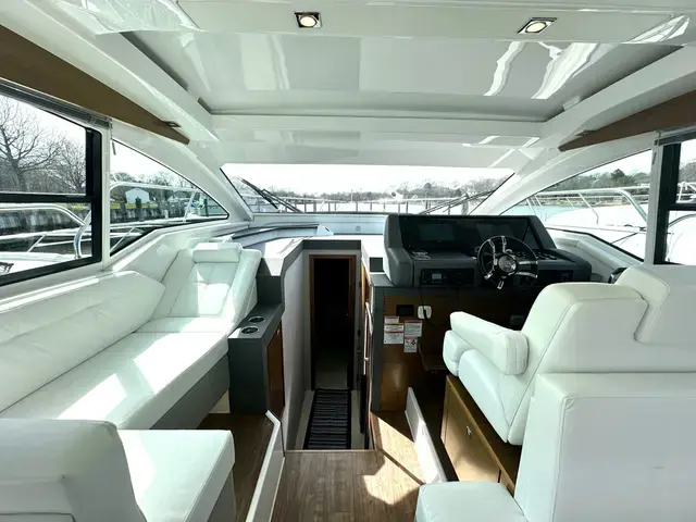 Cruisers Yachts 42 Cantius