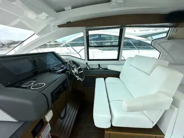 Cruisers Yachts 42 Cantius