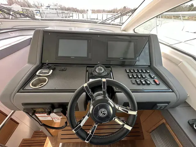 Cruisers Yachts 42 Cantius