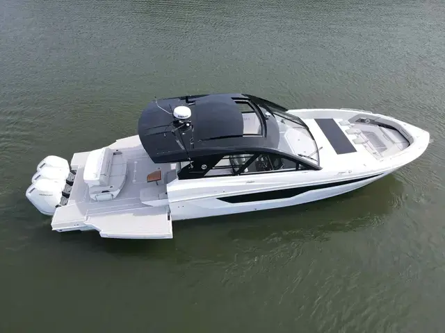 Cruisers Yachts 50 Gls Ob