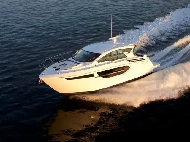 Cruisers Yachts 42 Cantius