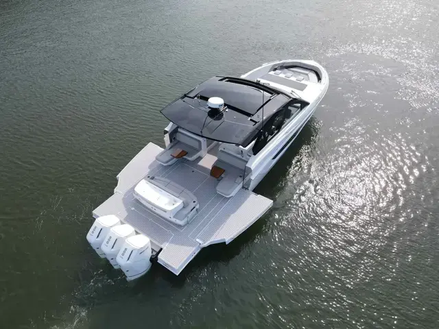 Cruisers Yachts 50 Gls Ob